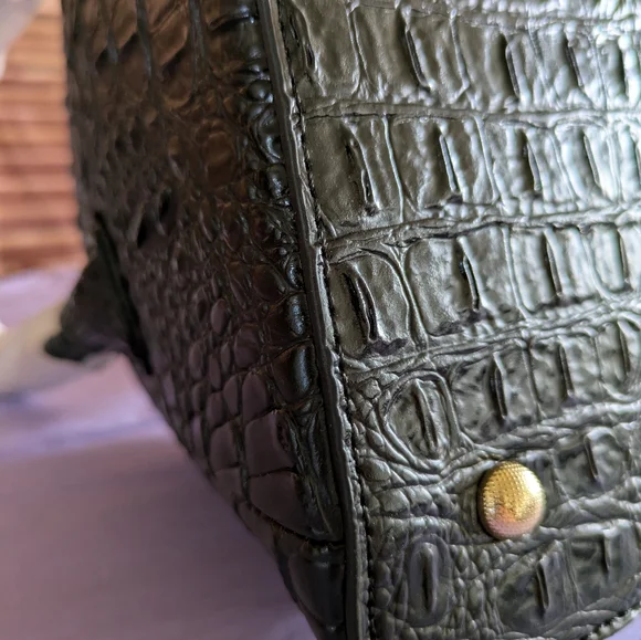 New Women's Black Crocodile-Embossed Leather Handbag - Picture 9 of 13